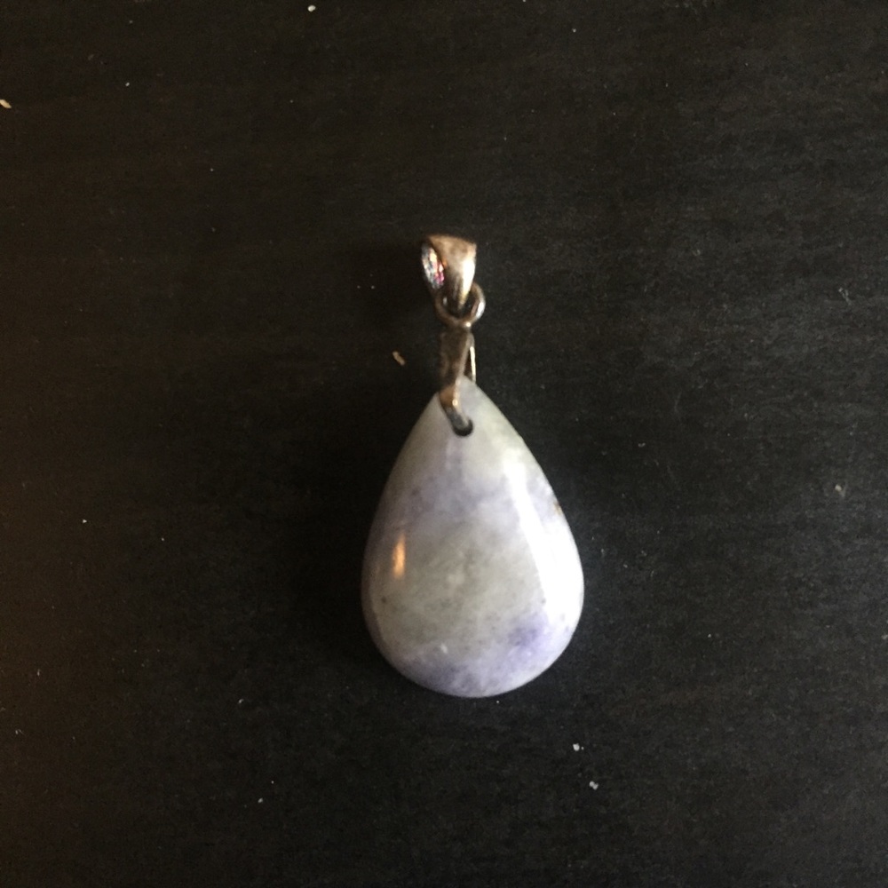 3/$20 ⚡️ NWOT Purple quartz pendant